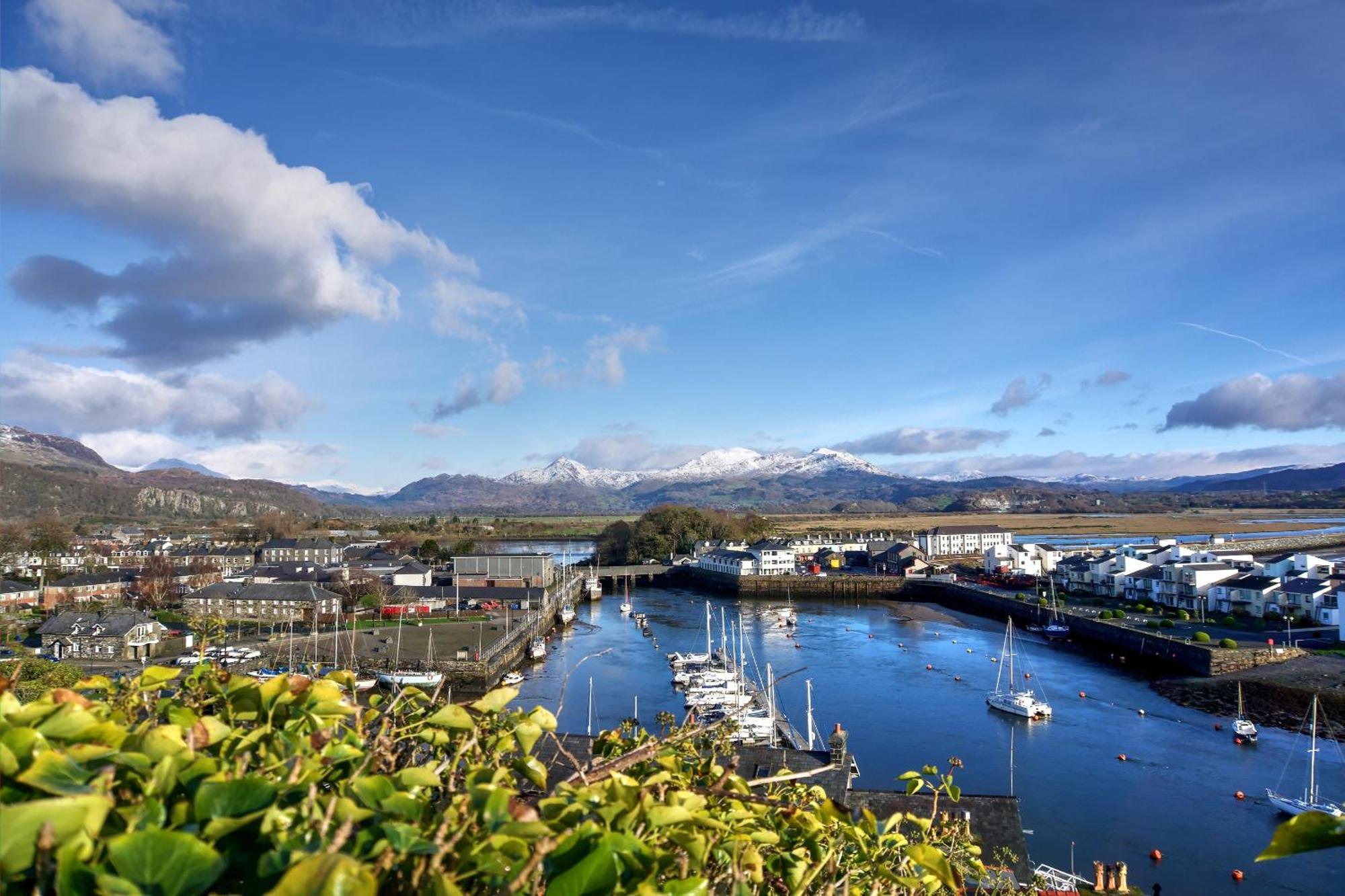 Porthmadog, Sleeps 11, 5 Bedrooms, 5 Bathrooms, Mountain Views Exterior photo