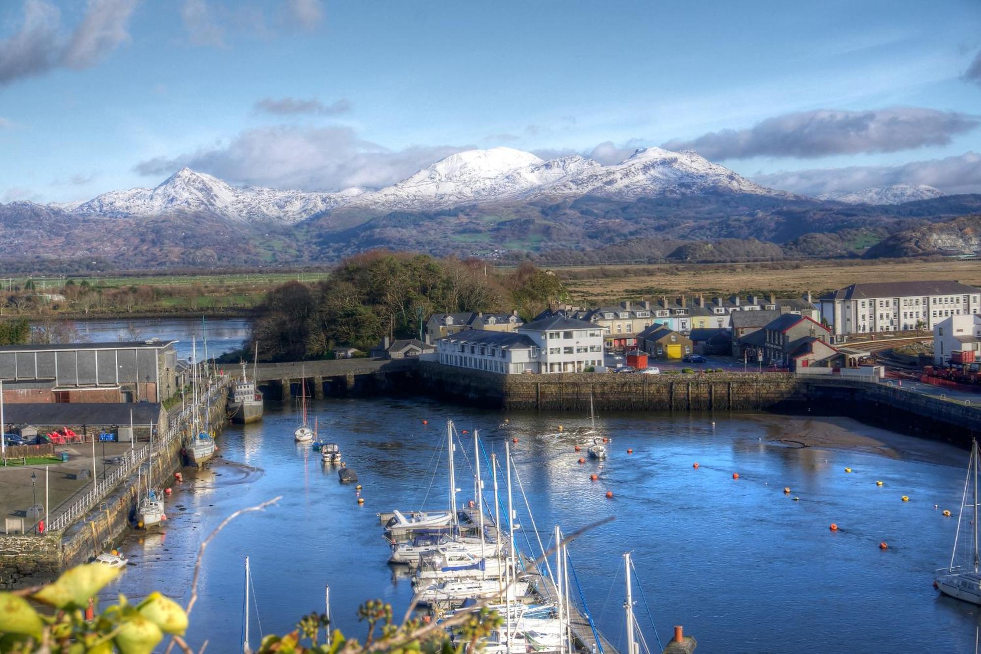 Porthmadog, Sleeps 11, 5 Bedrooms, 5 Bathrooms, Mountain Views Exterior photo